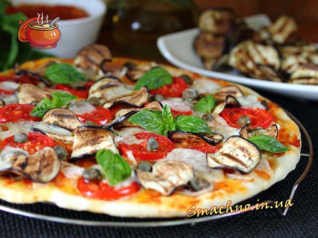 Вегетарианская пицца с баклажанами-гриль и каперсами