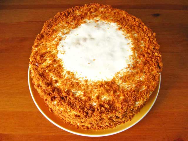 Медовый торт с черносливом и орехами | Cake recipes, Sweet cakes, Pastry cake
